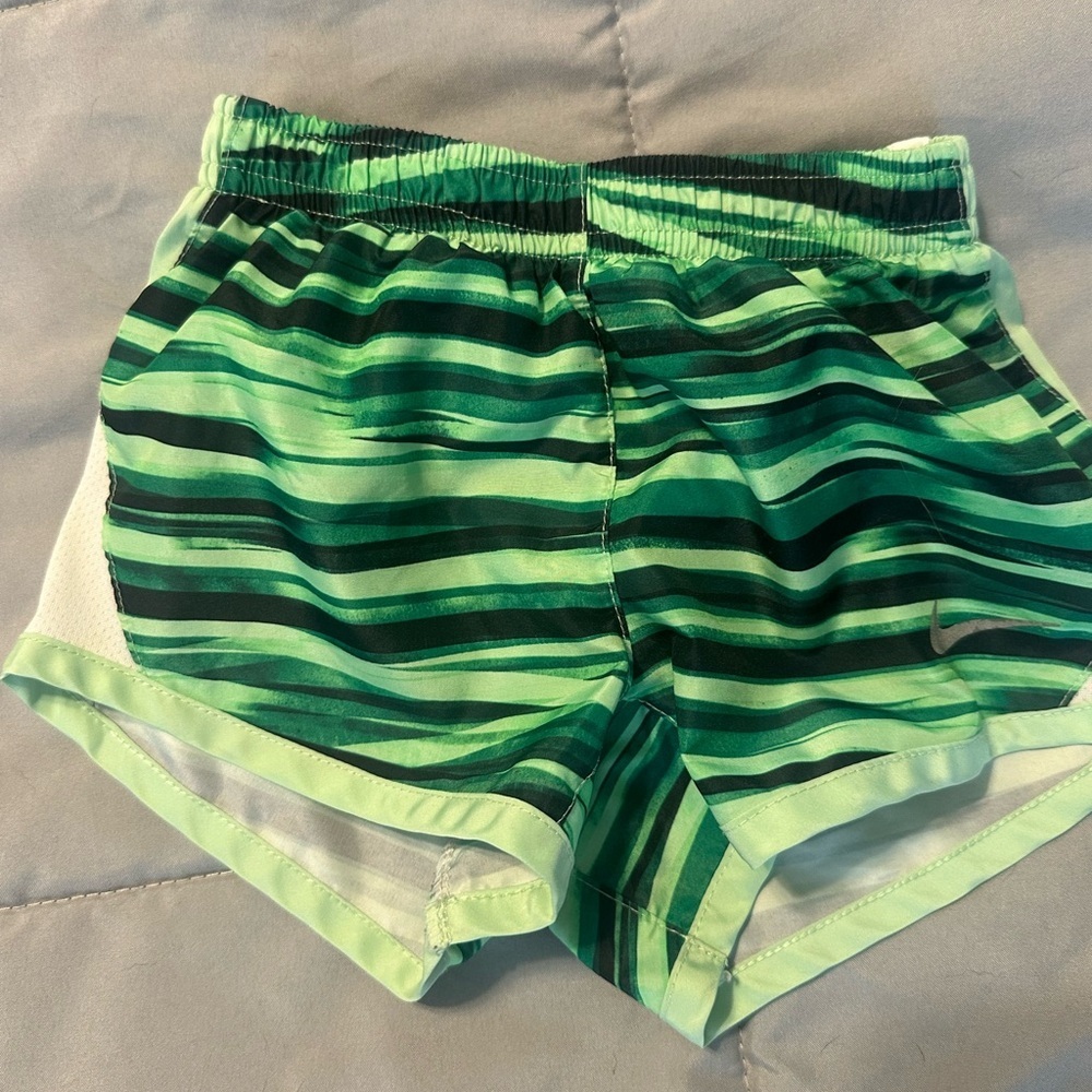 🍒🍒 3/7 BUNDLE DEAL Nike Green Striped Athletic Shorts with Elastic Waistband
